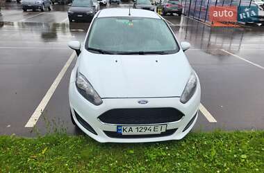 Хэтчбек Ford Fiesta 2016 в 