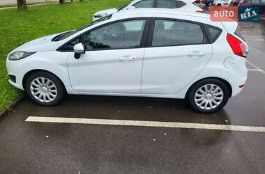 Хэтчбек Ford Fiesta 2016 в Ужгороде