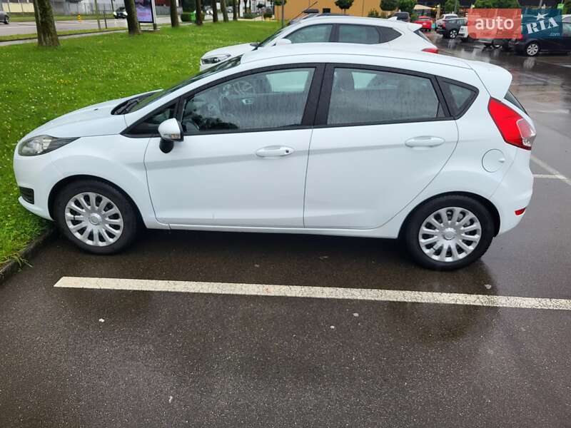 Хэтчбек Ford Fiesta 2016 в Ужгороде