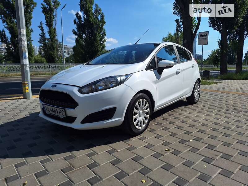 Хетчбек Ford Fiesta 2016 в Києві