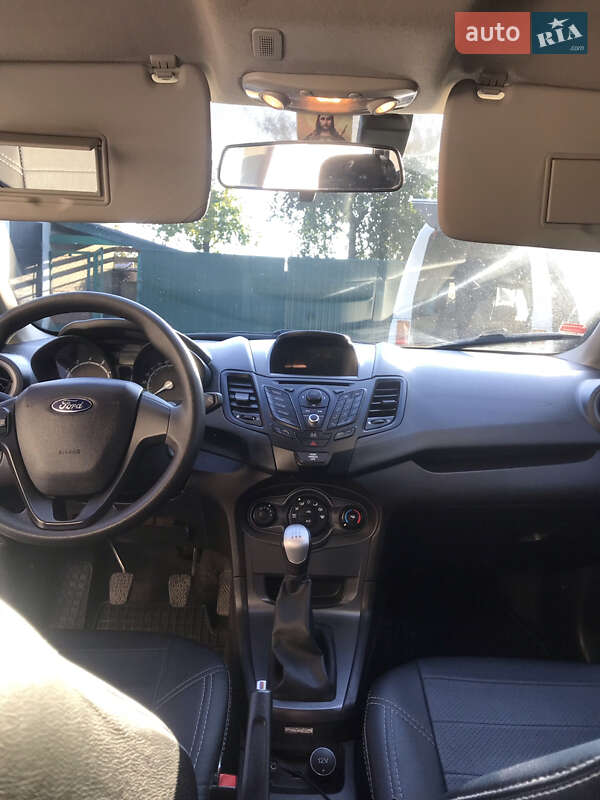 Седан Ford Fiesta 2014 в Львові