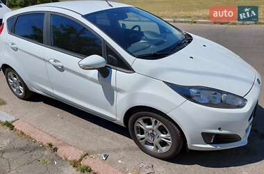 Хэтчбек Ford Fiesta 2016 в 
