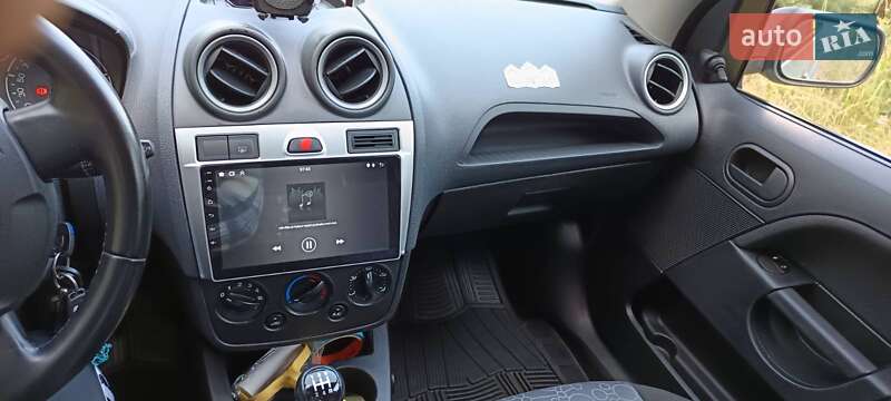 Хэтчбек Ford Fiesta 2007 в Новгород-Северском