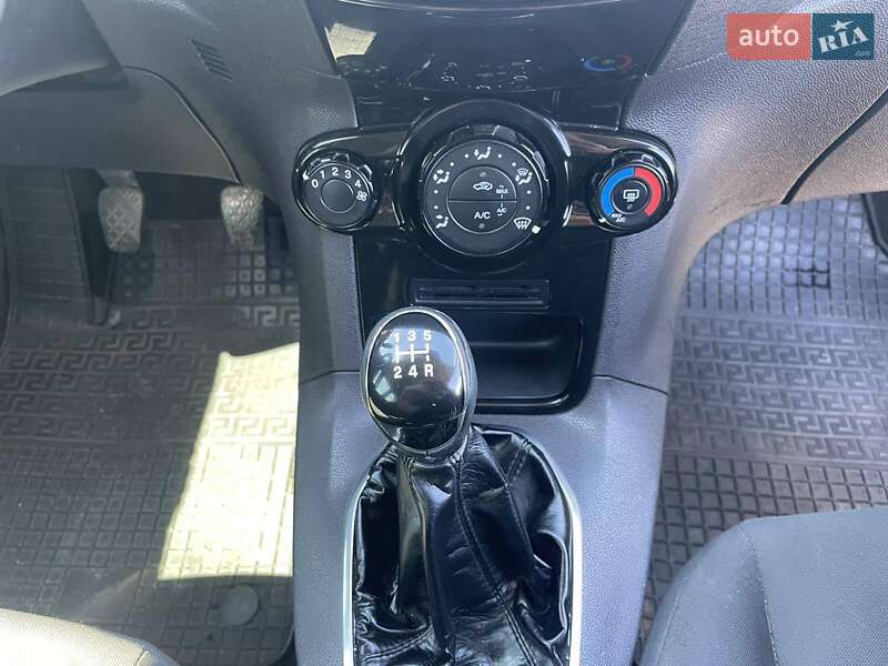 Хэтчбек Ford Fiesta 2013 в Киеве