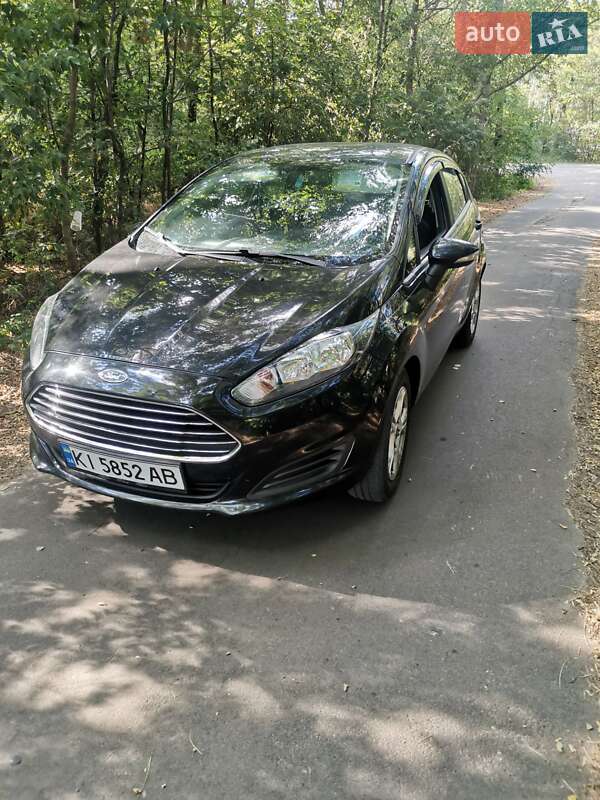 Хэтчбек Ford Fiesta 2016 в Киеве