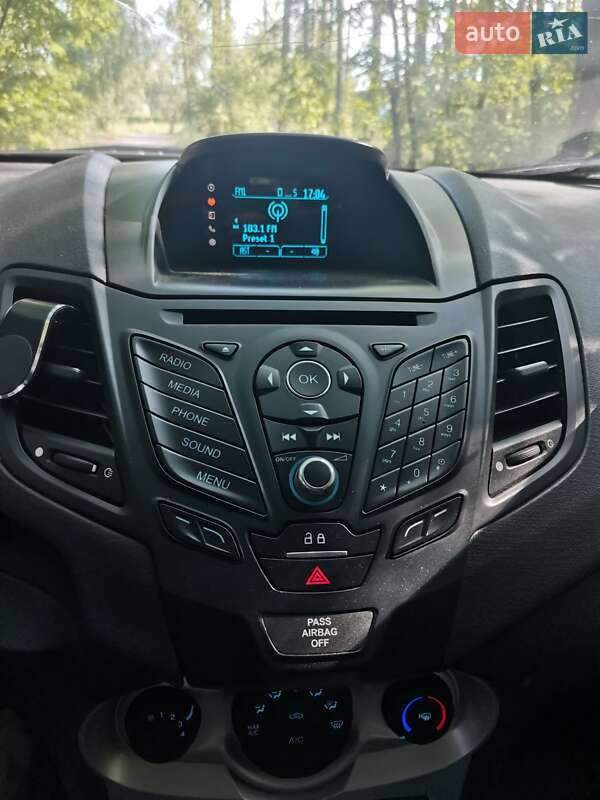 Хэтчбек Ford Fiesta 2016 в Киеве
