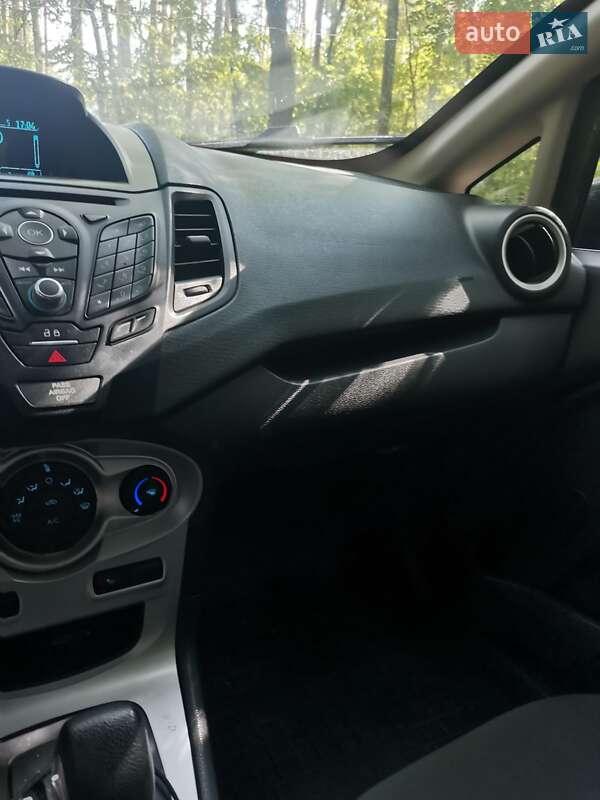 Хэтчбек Ford Fiesta 2016 в Киеве