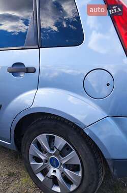 Хэтчбек Ford Fiesta 2007 в 