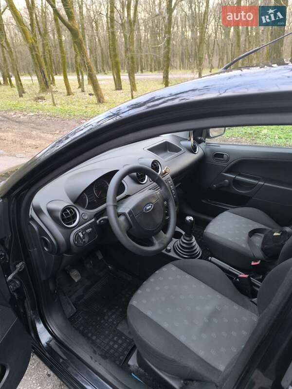 Хетчбек Ford Fiesta 2005 в Яготині