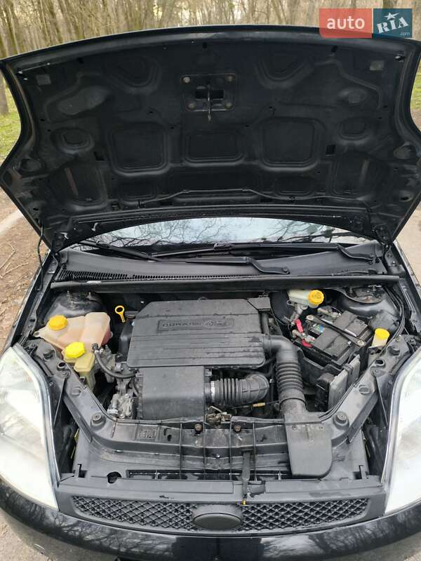 Хетчбек Ford Fiesta 2005 в Яготині