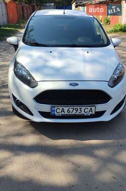 Хэтчбек Ford Fiesta 2016 в 