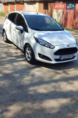 Хэтчбек Ford Fiesta 2016 в 