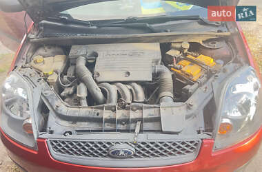 Хэтчбек Ford Fiesta 2007 в 