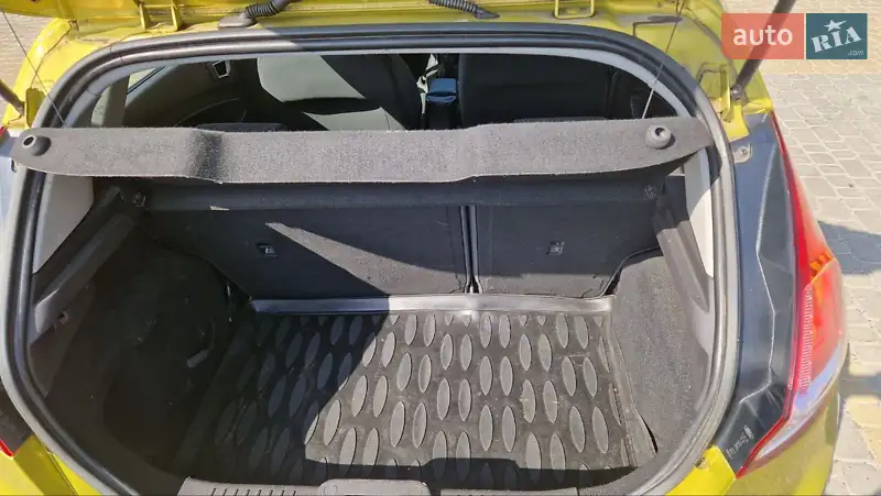 Хэтчбек Ford Fiesta 2013 в 
