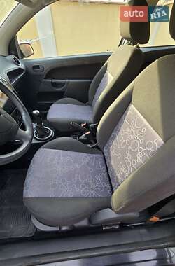 Хэтчбек Ford Fiesta 2007 в 