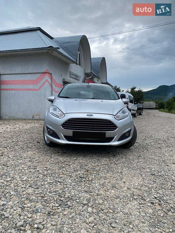Хэтчбек Ford Fiesta 2013 в 
