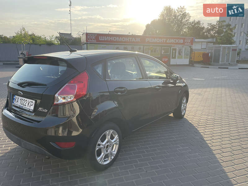 Хетчбек Ford Fiesta 2014 в Києві