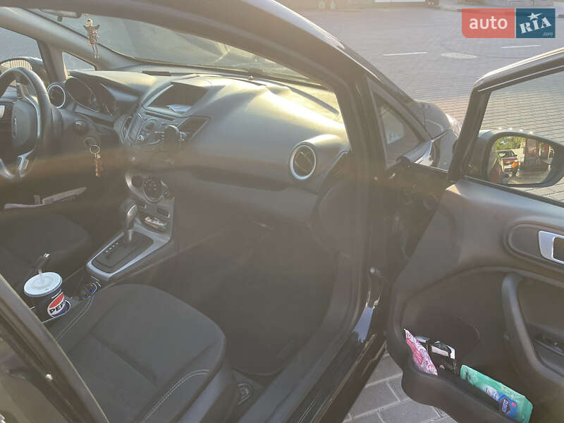 Хетчбек Ford Fiesta 2014 в Києві