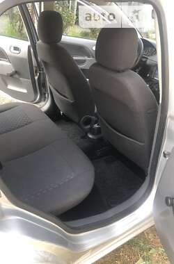 Хэтчбек Ford Fiesta 2003 в 