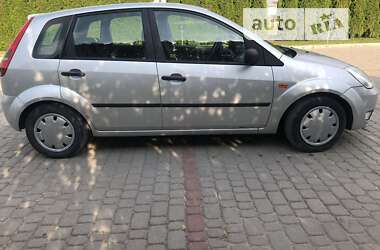 Хэтчбек Ford Fiesta 2003 в 
