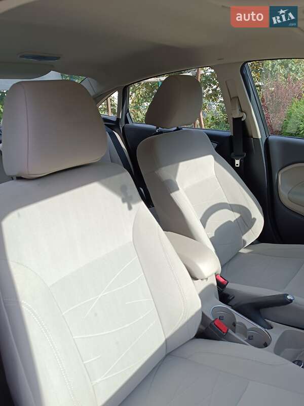 Седан Ford Fiesta 2015 в Умани фото 3 Седан Ford Fiesta 2015 в Умани