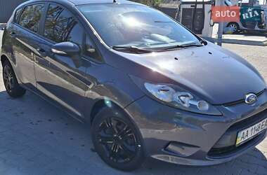 Хэтчбек Ford Fiesta 2012 в 