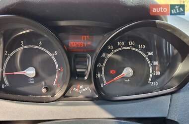 Хэтчбек Ford Fiesta 2012 в 