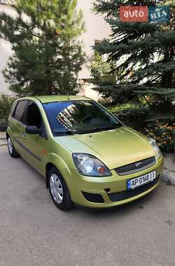 Хэтчбек Ford Fiesta 2006 в 