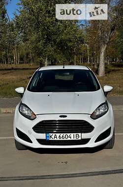 Хэтчбек Ford Fiesta 2016 в Синельниково