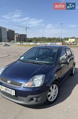 Хэтчбек Ford Fiesta 2005 в 