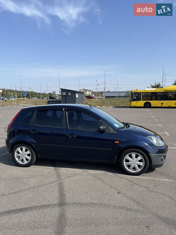 Хэтчбек Ford Fiesta 2005 в Киеве