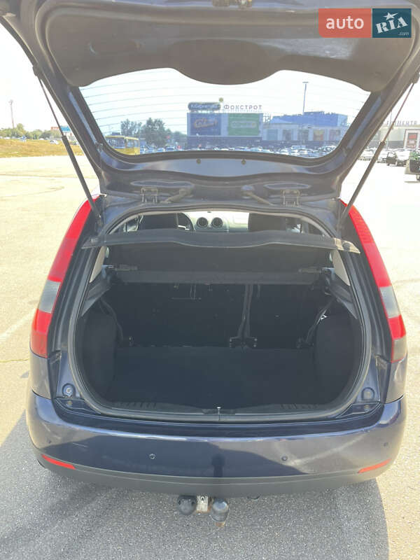 Хэтчбек Ford Fiesta 2005 в Киеве