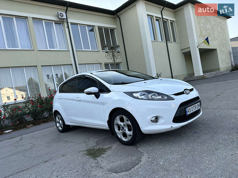 Хэтчбек Ford Fiesta 2011 в Краснограде фото 2 Хэтчбек Ford Fiesta 2011 в Краснограде