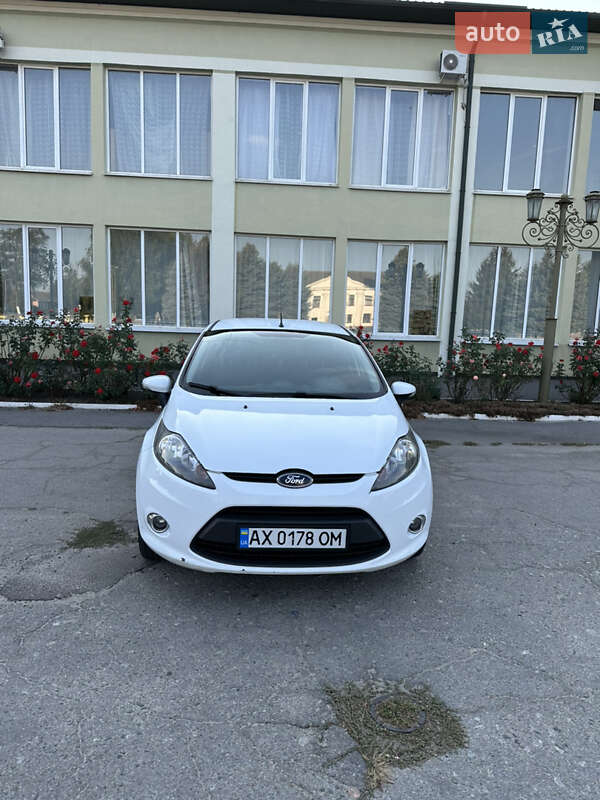Хэтчбек Ford Fiesta 2011 в Краснограде фото 3 Хэтчбек Ford Fiesta 2011 в Краснограде