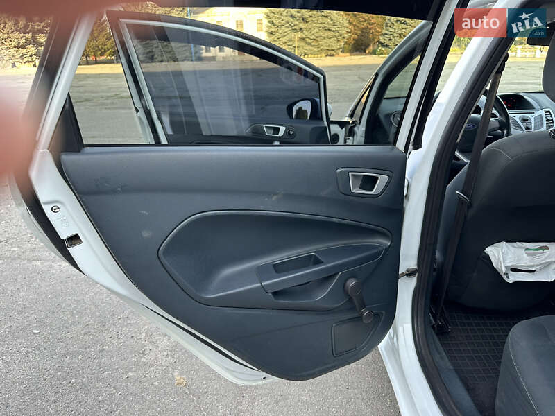 Хэтчбек Ford Fiesta 2011 в Краснограде фото 9 Хэтчбек Ford Fiesta 2011 в Краснограде