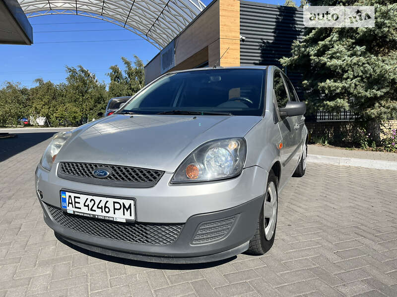 Хетчбек Ford Fiesta 2006 в Дніпрі