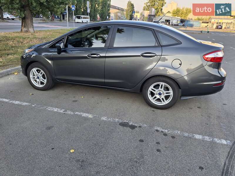 Седан Ford Fiesta 2018 в Киеве