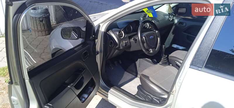 Хэтчбек Ford Fiesta 2005 в Луцке
