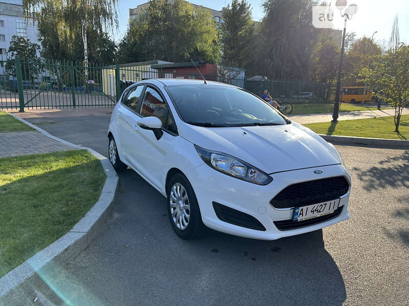 Хетчбек Ford Fiesta 2016 в Києві