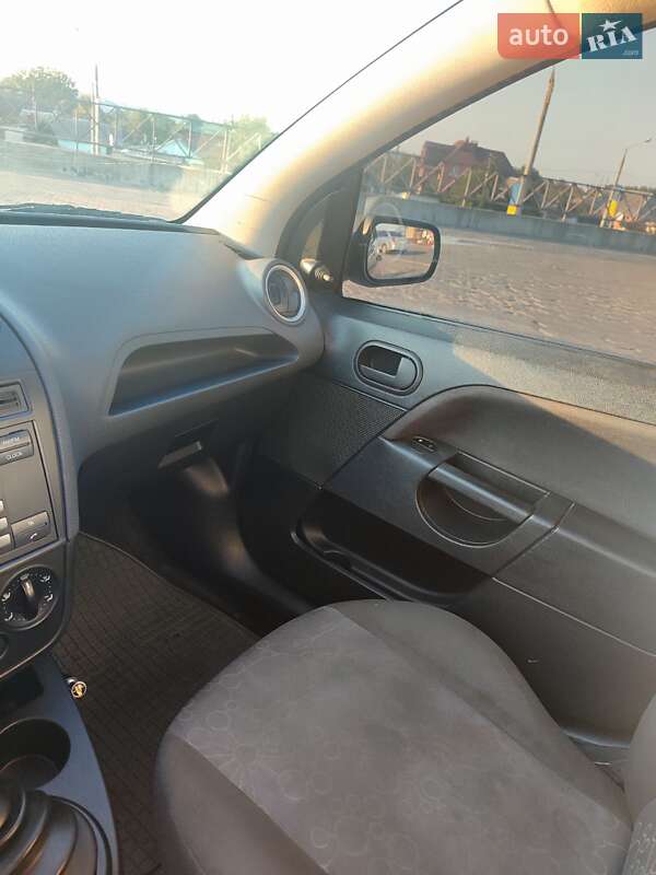 Хэтчбек Ford Fiesta 2006 в Харькове