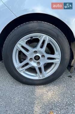 Хэтчбек Ford Fiesta 2012 в 