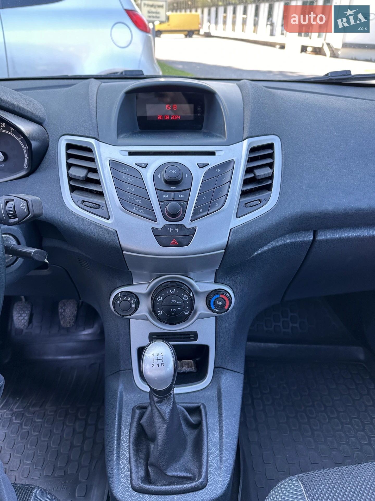 2012 Ford Fiesta - мініатюра 19