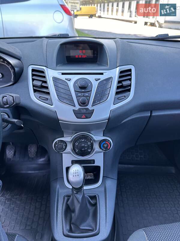 Хэтчбек Ford Fiesta 2012 в Киеве