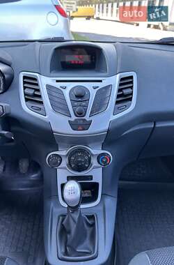 Хэтчбек Ford Fiesta 2012 в 