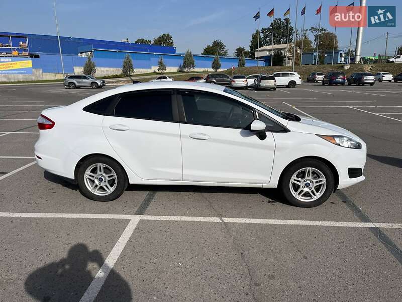 Седан Ford Fiesta 2017 в Виннице