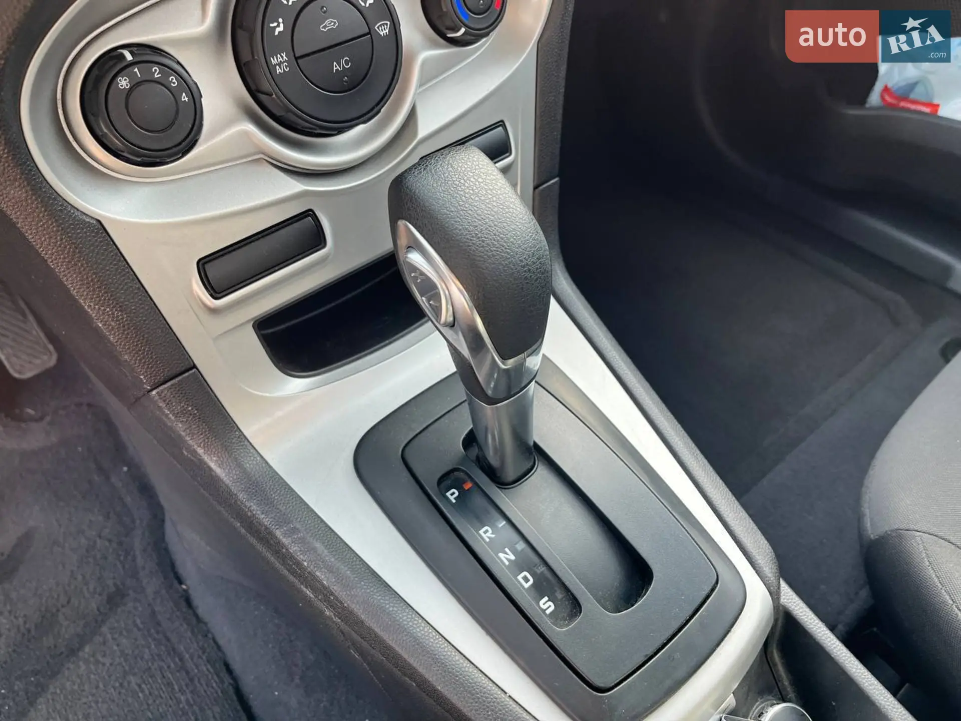 2017 Ford Fiesta - мініатюра 17