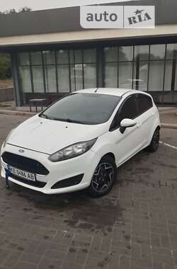 Хэтчбек Ford Fiesta 2016 в Каменском