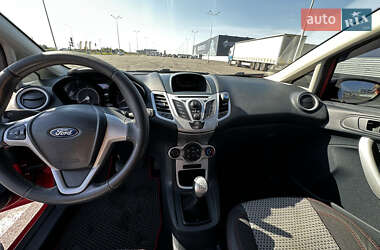 Хэтчбек Ford Fiesta 2012 в 
