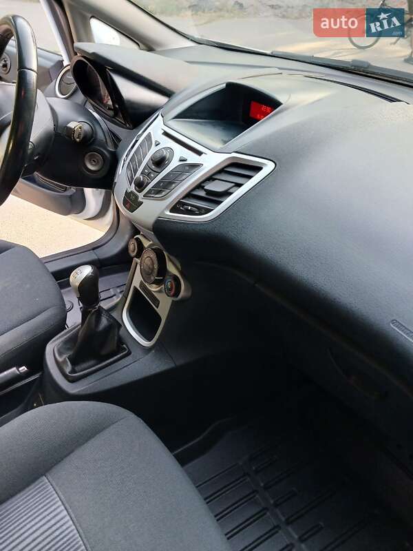 Хэтчбек Ford Fiesta 2012 в Днепре