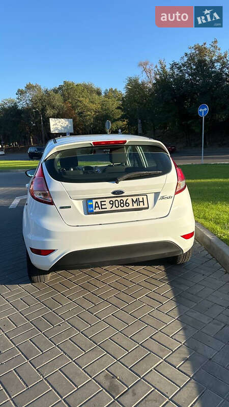 Хэтчбек Ford Fiesta 2016 в Днепре